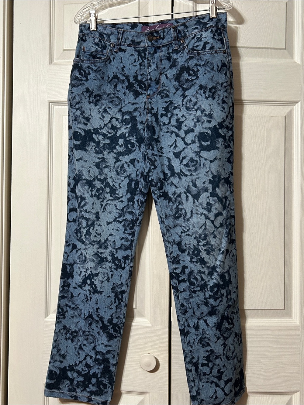 Gloria Vanderbilt 6 - Amanda - Blue Floral-Pattern Straight Leg Jeans